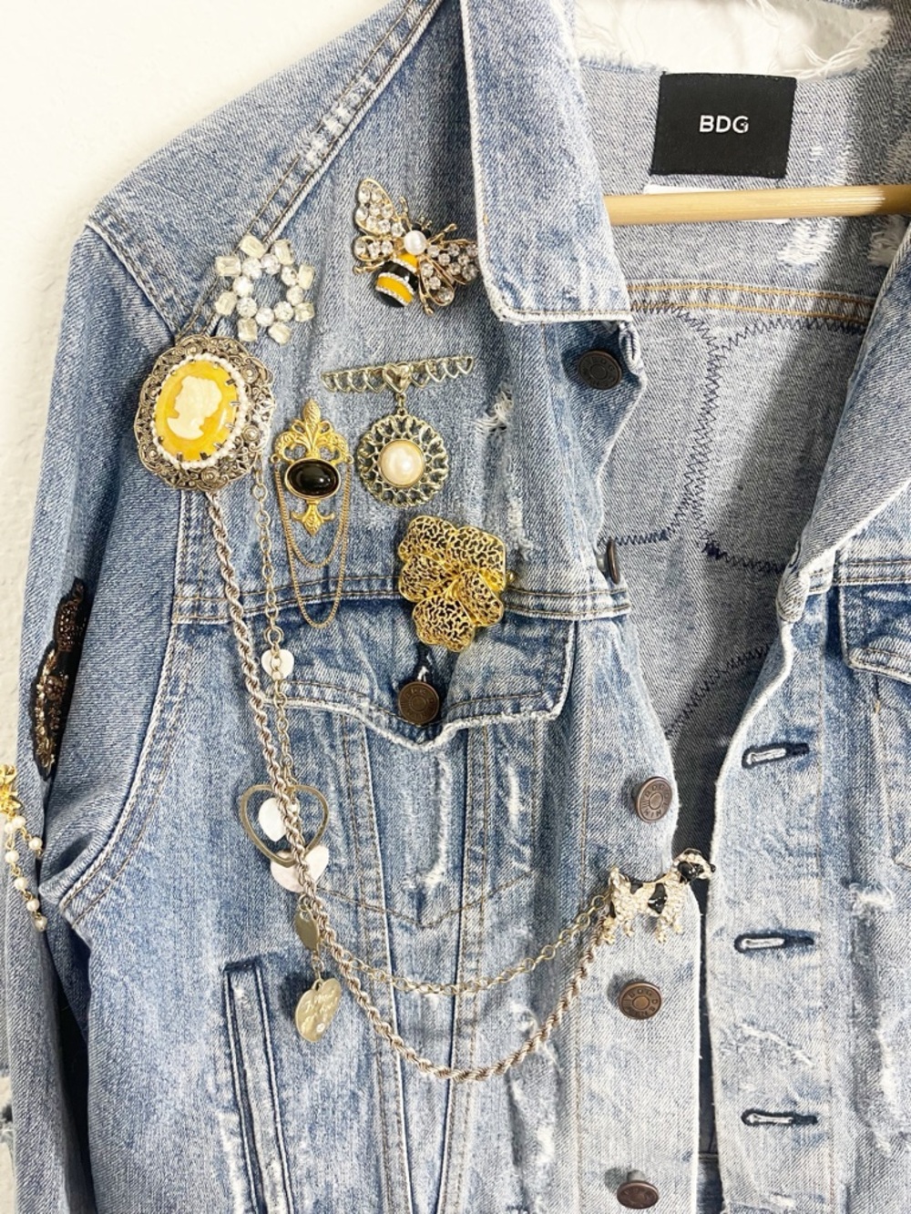 Brooch Crazy! Embellished Denim Jackets with antique brooches. - Picture 7 of 13